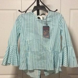 🌸 Grand & Greene top with cut out back detail